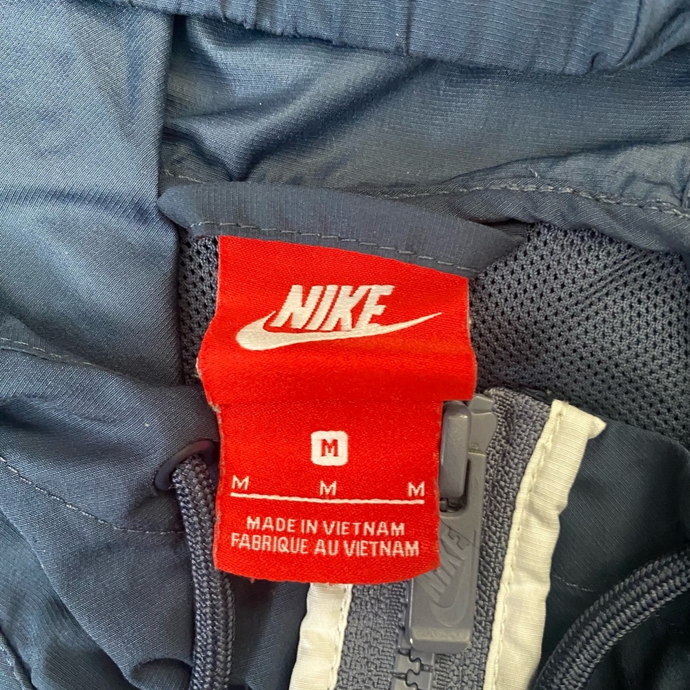 Nike Navy Blue Hooded Full Zip Windbreaker Jacket with White Accents Size Medium - Picture 6 of 7